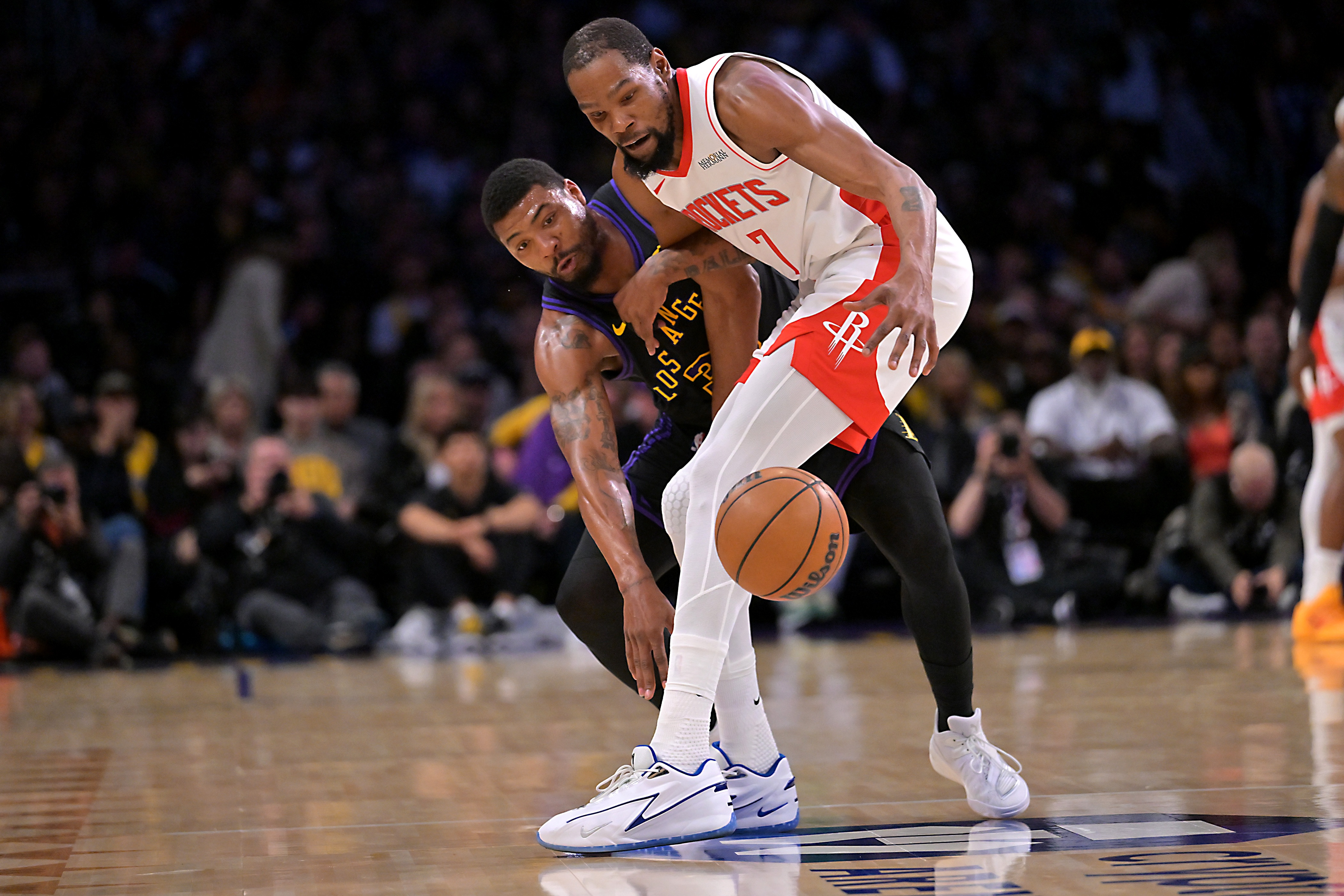 湖人兩勝砸爛ESPN模型 老詹控場+角色球員爆發(fā)為東里爭取時間