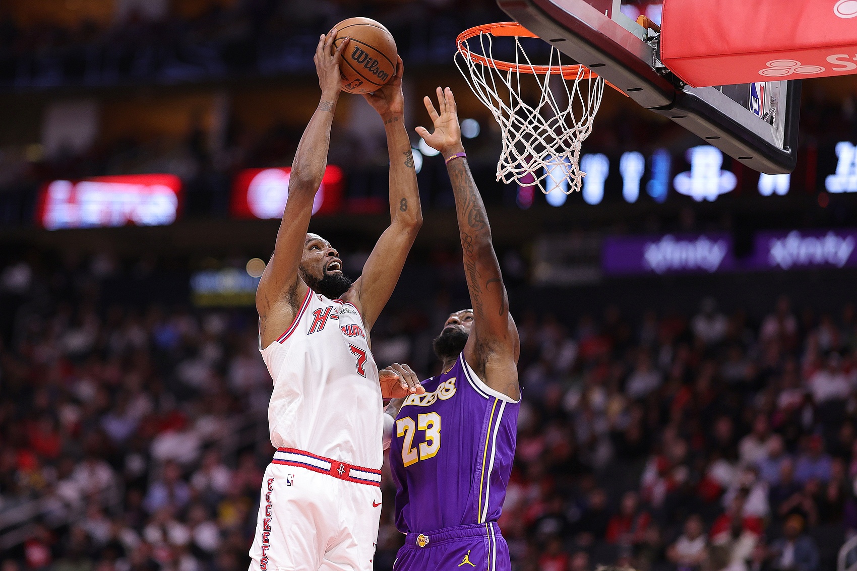 復出即遭湖人窒息包夾 杜蘭特下半場3分9失誤火箭0-2 復出即遭湖人窒息包夾 杜蘭特下半場3分9失誤火箭0-2