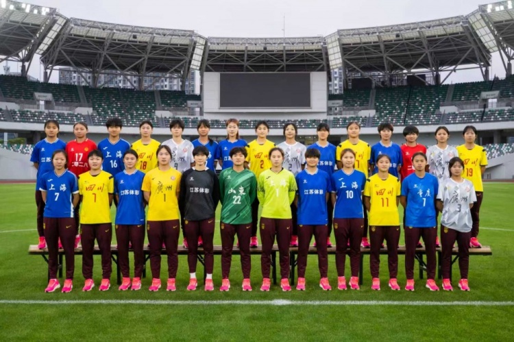 U17女足穿地方隊球衣拍全家福 備戰亞洲杯已與多支女超隊熱身 U17女足穿地方隊球衣拍全家福 備戰亞洲杯已與多支女超隊熱身