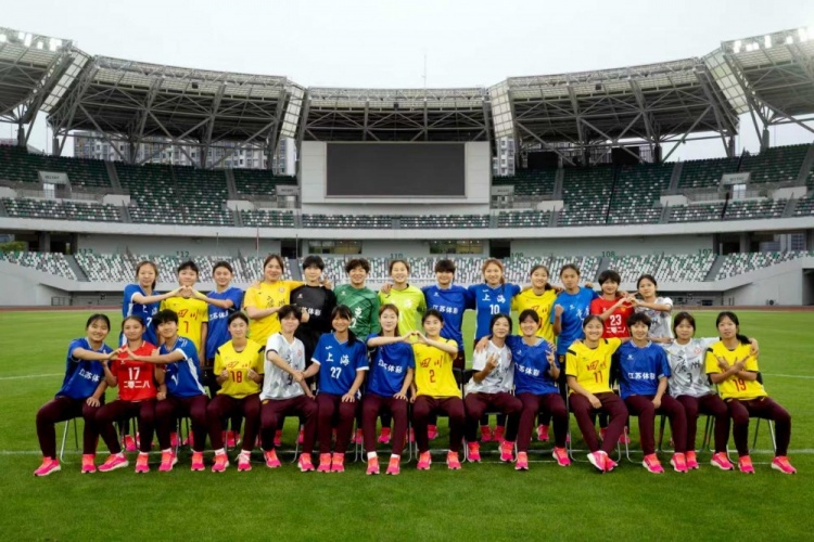 U17女足穿地方隊球衣拍全家福 備戰亞洲杯已與多支女超隊熱身 U17女足穿地方隊球衣拍全家福 備戰亞洲杯已與多支女超隊熱身