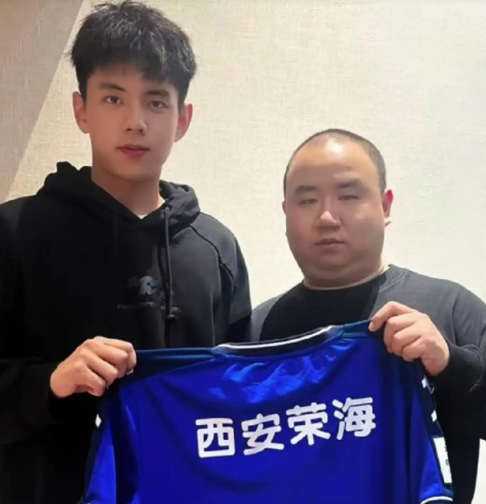 前中超門將王年將成轉(zhuǎn)行短劇：5場(chǎng)丟22球到偶像劇男主