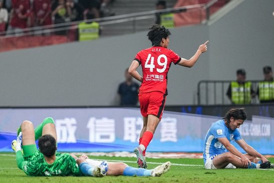 19歲蒯紀聞助攻36歲張琳芃 海港3-0輕取大連英博