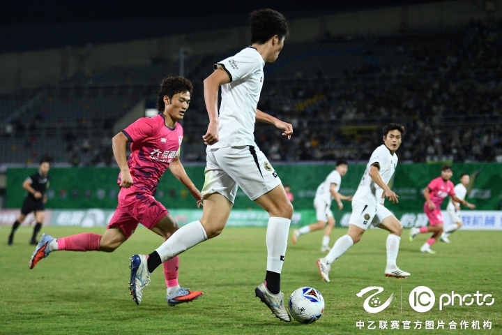 溫州足球的生存悖論：富二代砸錢續命，中乙7輪不勝仍在燒