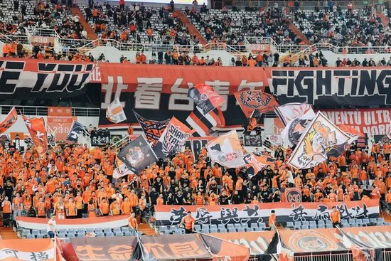 瓦科帽子戲法 泰山4-2逆轉浙江 終結四輪不勝 瓦科帽子戲法 泰山4-2逆轉浙江 終結四輪不勝