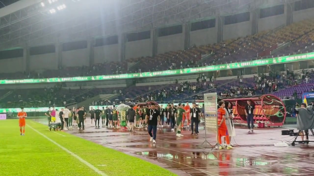 1-4客場潰敗浙江，王大雷賽后深鞠躬致歉球迷
