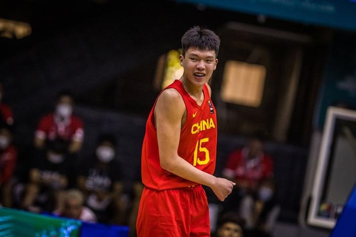 王俊杰18+14隔扣周琦？楊瀚森回歸后中國男籃鋒線厚度提升，柯凡：能贏日本