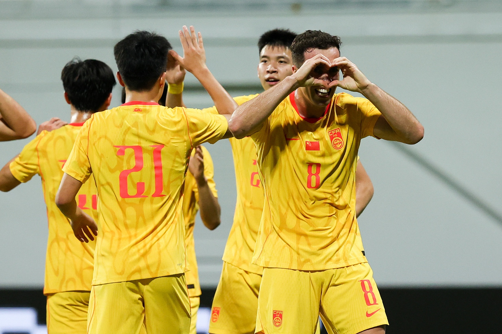 國(guó)足2-1新加坡：3.25個(gè)排名積分入賬，武磊百場(chǎng)+六小將驗(yàn)陣
